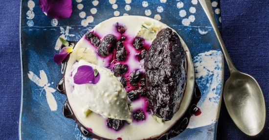 Panna cotta aux myrtilles d’ici et Bleu d’Auvergne AOP