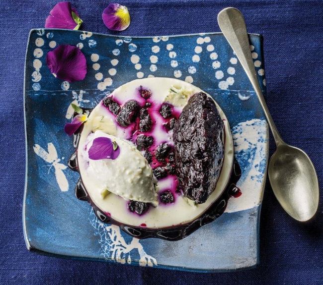 Panna cotta aux myrtilles d’ici et Bleu d’Auvergne AOP