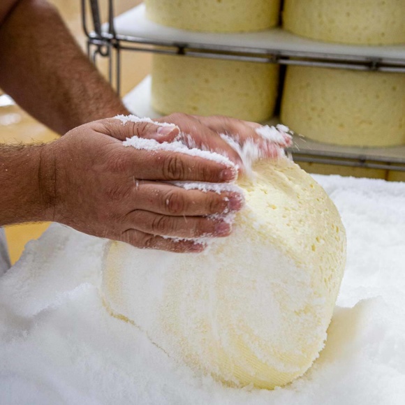 Salage - Étape de fabrication de nos fromages